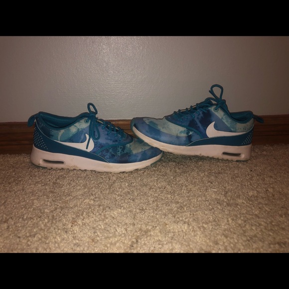Nike shoes - Picture 1 of 8